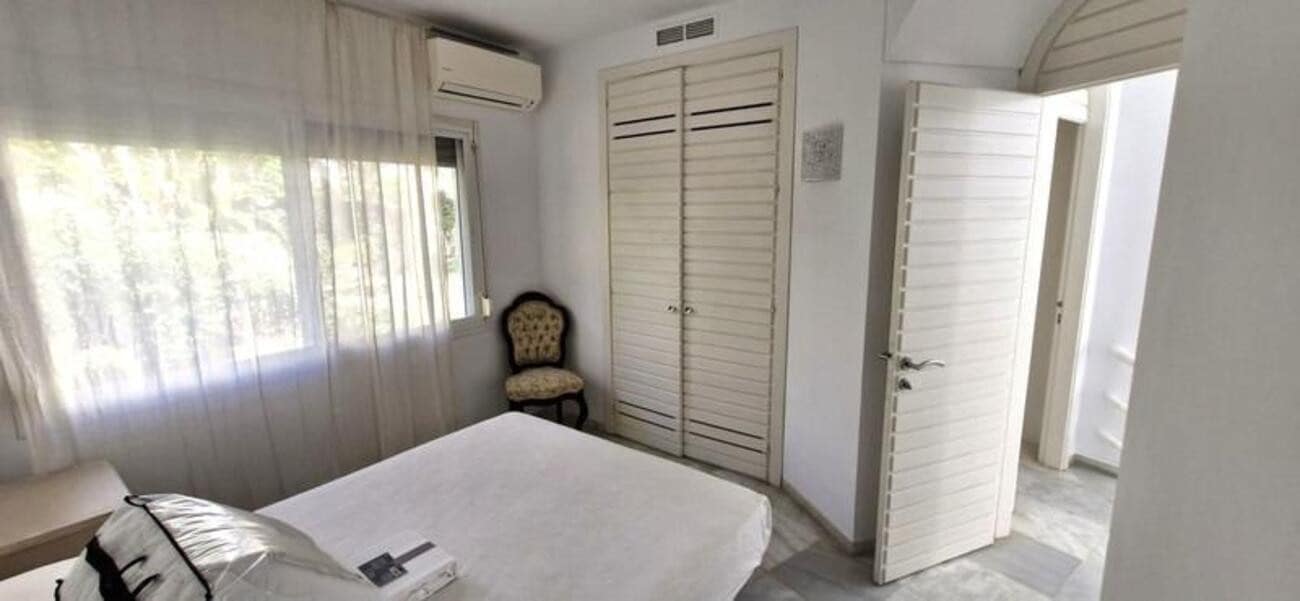 3 soveværelse Byhus til leje i Marbella med swimmingpool garage - € 2.750 (Ref: 9796839)
