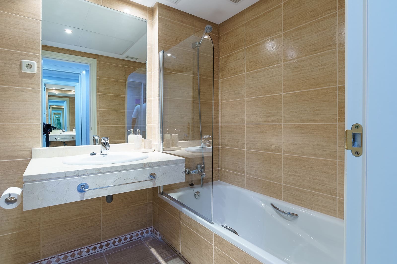 2 sovrum Lägenhet att hyra i Marbella med pool garage - 2 500 € (Ref: 9798553)