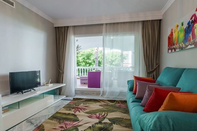 Apartamento de 2 habitaciones en La Dama de Noche - La Alzambra, Marbella en alquiler con piscina garaje - 2.500 € (Ref: 9798553)