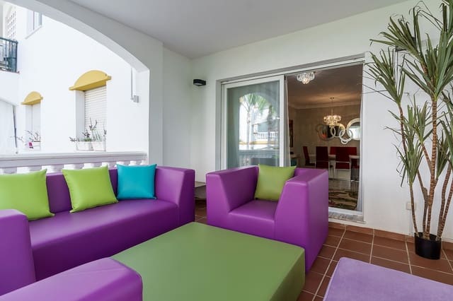 Apartamento de 2 habitaciones en La Dama de Noche - La Alzambra, Marbella en alquiler con piscina garaje - 2.500 € (Ref: 9798553)