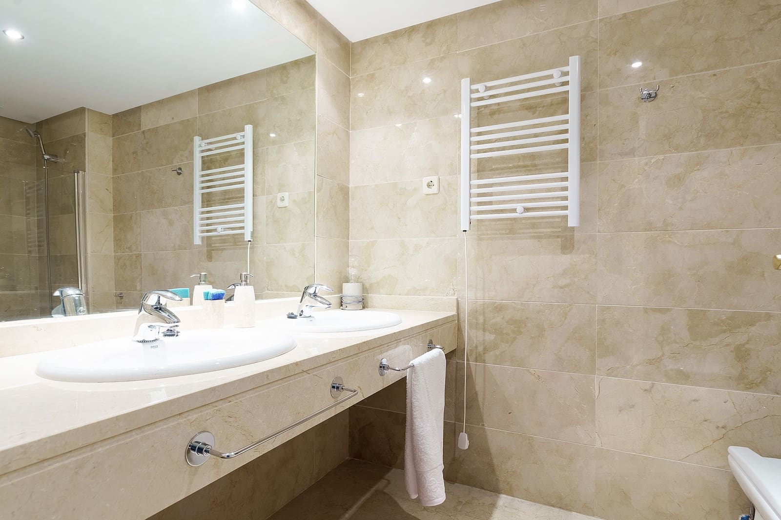 2 sypialnia Apartament do wynajęcia w Marbella z basenem garażem - 2 500 € (Ref: 9798553)