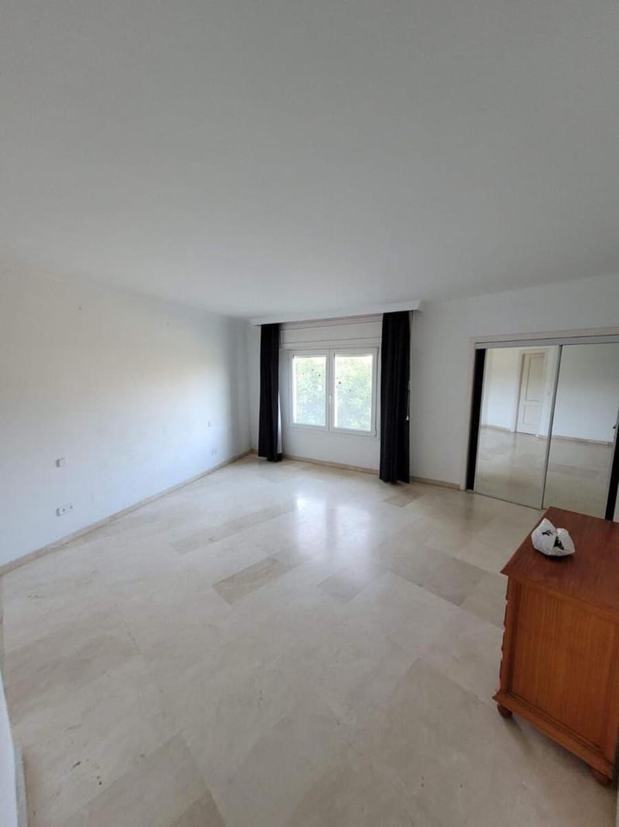3 chambre Appartement à vendre à Estepona avec piscine garage - 665 000 € (Ref: 9798555)
