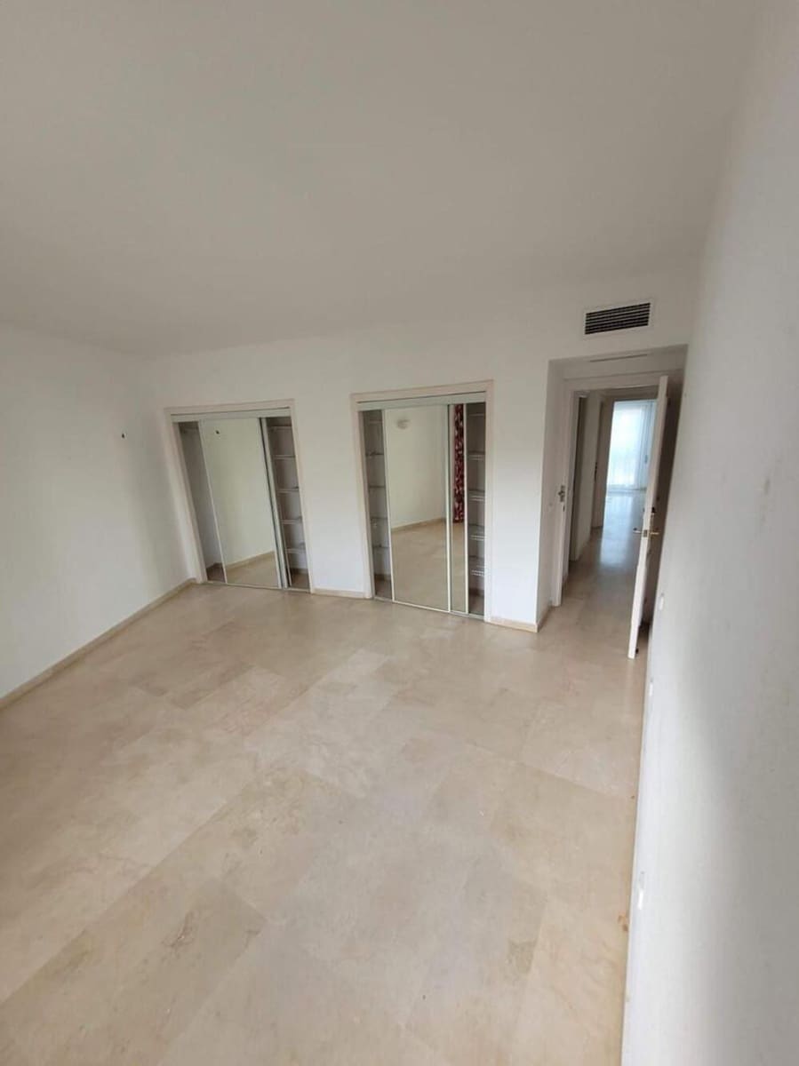 3 chambre Appartement à vendre à Estepona avec piscine garage - 665 000 € (Ref: 9798555)