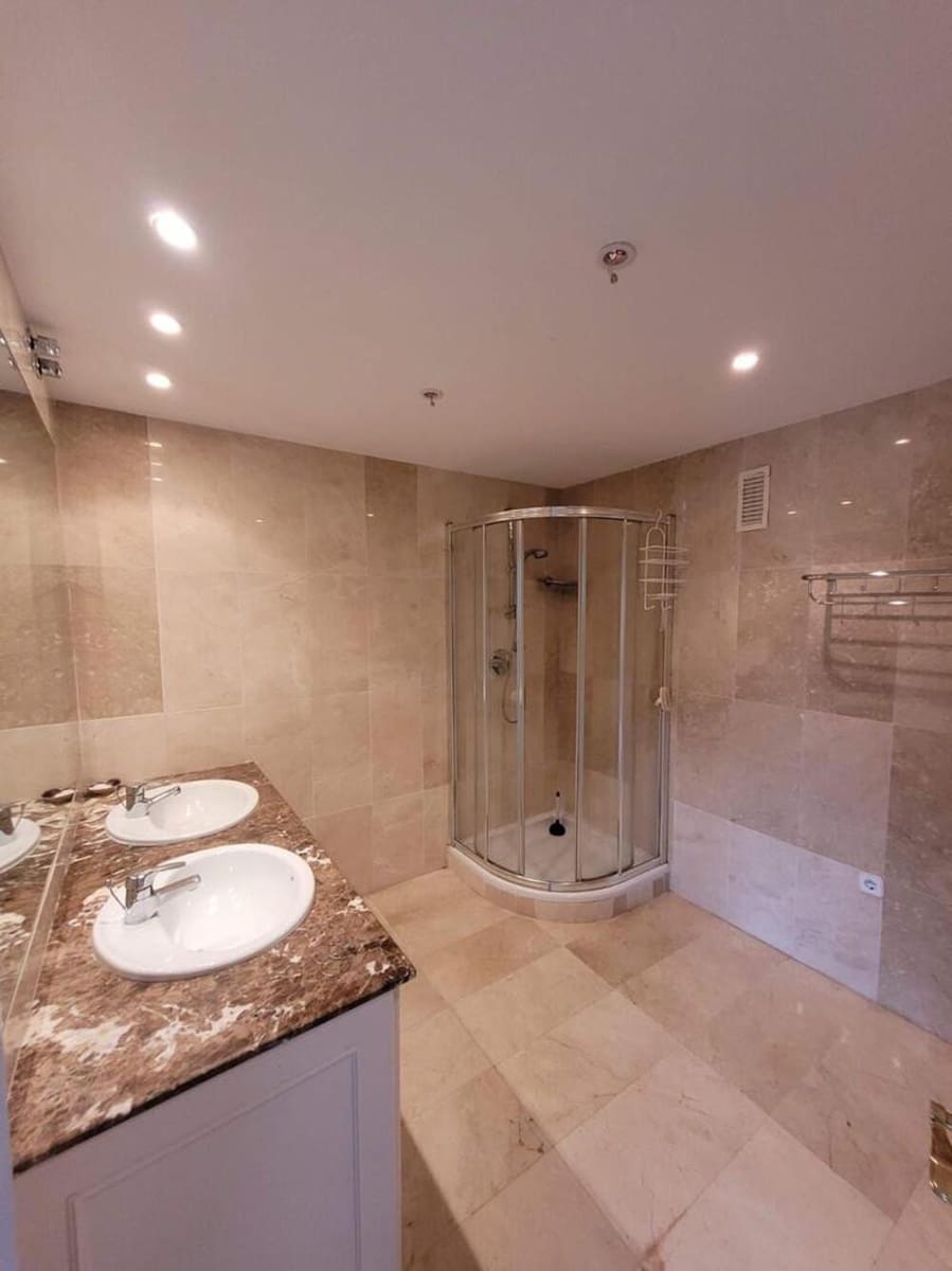 3 chambre Appartement à vendre à Estepona avec piscine garage - 665 000 € (Ref: 9798555)