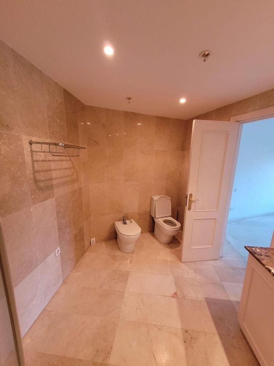 3 chambre Appartement à vendre à Estepona avec piscine garage - 665 000 € (Ref: 9798555)