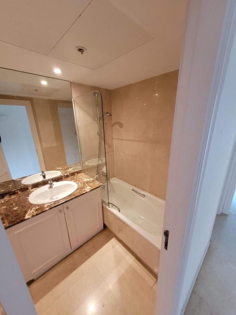 3 chambre Appartement à vendre à Estepona avec piscine garage - 665 000 € (Ref: 9798555)