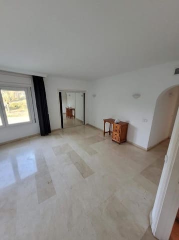 3 bedroom Apartment for sale in El Velerín, Estepona with pool garage - € 665,000 (Ref: 9798555)
