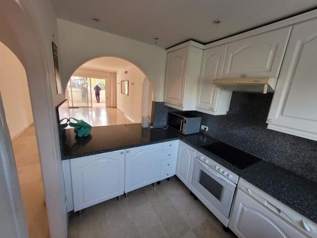 3 bedroom Apartment for sale in El Velerín, Estepona with pool garage - € 665,000 (Ref: 9798555)