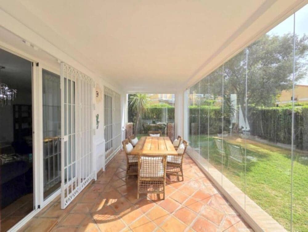 4 sovrum Villa till salu i La Duquesa / Puerto de la Duquesa med pool garage - 895 000 € (Ref: 9798556)