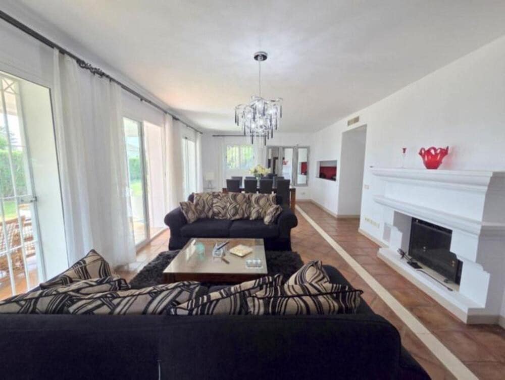 4 sovrum Villa till salu i La Duquesa / Puerto de la Duquesa med pool garage - 895 000 € (Ref: 9798556)