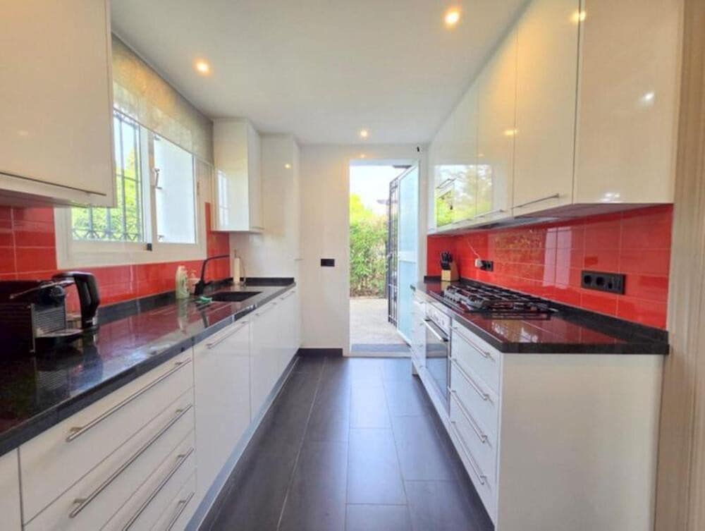 4 sovrum Villa till salu i La Duquesa / Puerto de la Duquesa med pool garage - 895 000 € (Ref: 9798556)