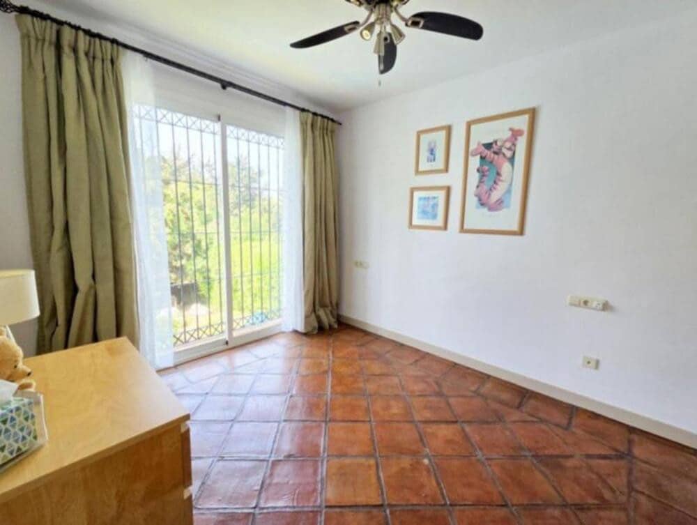 4 sovrum Villa till salu i La Duquesa / Puerto de la Duquesa med pool garage - 895 000 € (Ref: 9798556)