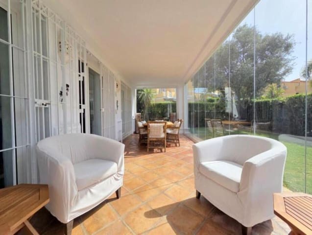 4 sovrum Villa till salu i La Duquesa / Puerto de la Duquesa, Manilva med pool garage - 895 000 € (Ref: 9798556)