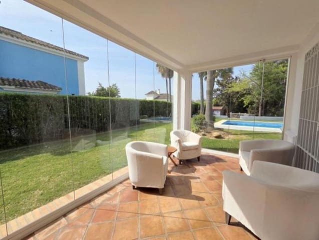 4 sovrum Villa till salu i La Duquesa / Puerto de la Duquesa, Manilva med pool garage - 895 000 € (Ref: 9798556)