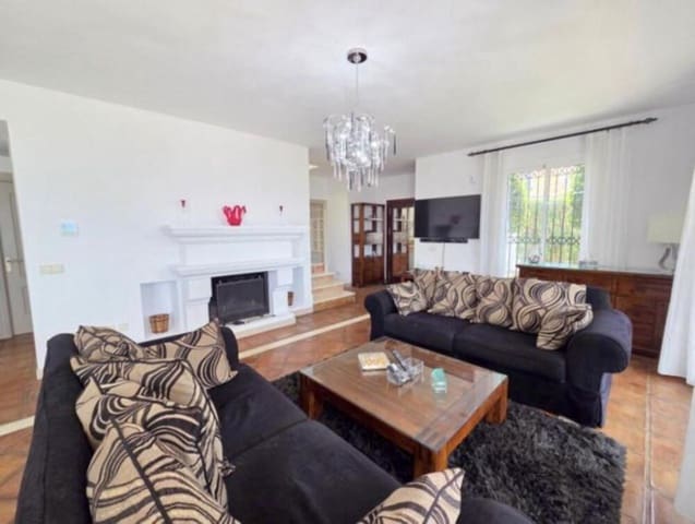 4 sovrum Villa till salu i La Duquesa / Puerto de la Duquesa, Manilva med pool garage - 895 000 € (Ref: 9798556)