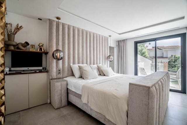 6 bedroom Villa for rent in Nagüeles Alto, Marbella with pool garage - € 25,000 (Ref: 9798557)