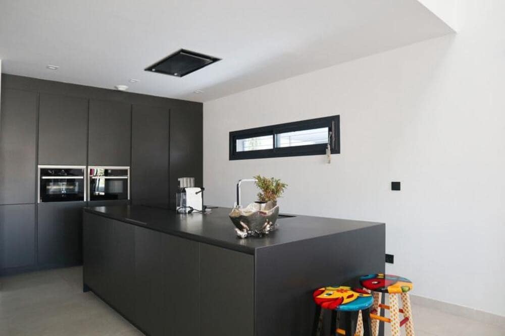 Villa/Maison Semi-Mitoyenne de 3 chambres à louer à Estepona avec piscine garage - 8 000 € (Ref: 9798558)