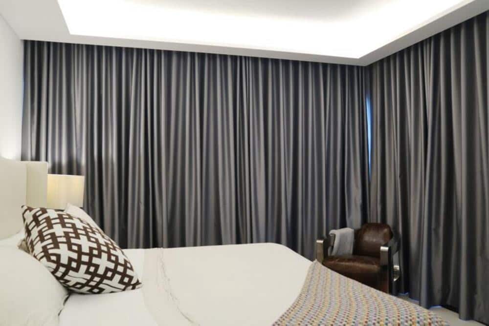 Villa/Maison Semi-Mitoyenne de 3 chambres à louer à Estepona avec piscine garage - 8 000 € (Ref: 9798558)