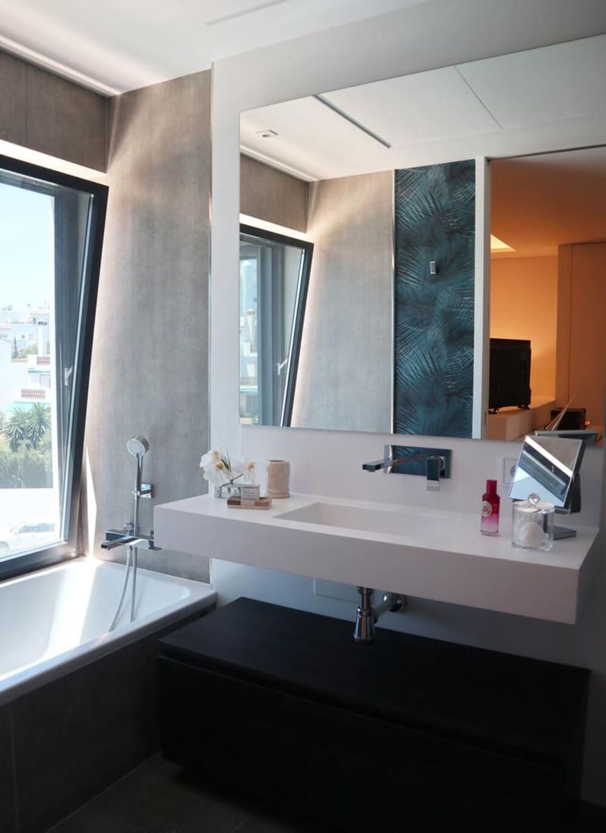 Villa/Maison Semi-Mitoyenne de 3 chambres à louer à Estepona avec piscine garage - 8 000 € (Ref: 9798558)