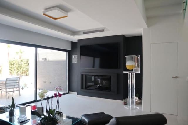 3 bedroom Semi-detached Villa for rent in Guadalobón, Estepona with pool garage - € 8,000 (Ref: 9798558)