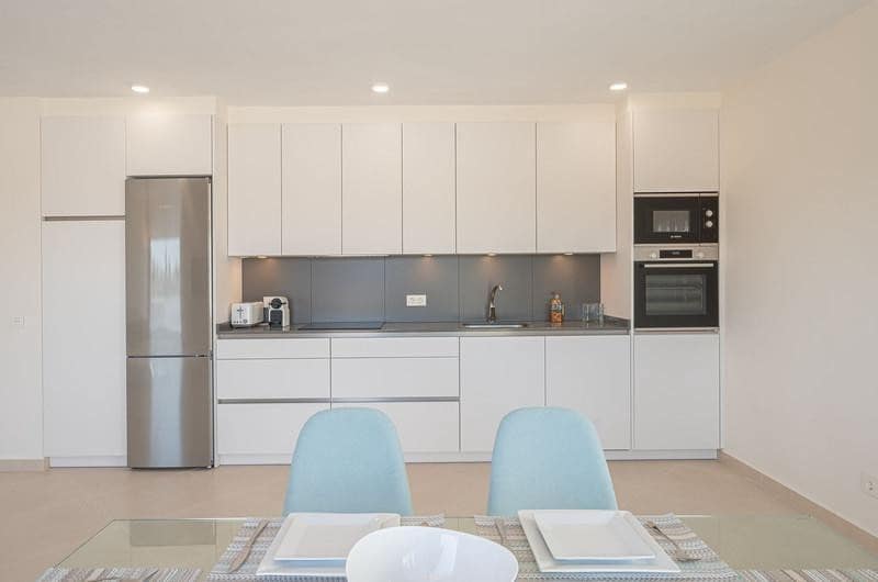 2 Zimmer Apartment zu vermieten in Marbella mit Pool Garage - 3.500 € (Ref: 9803988)