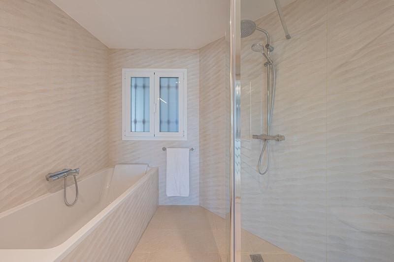 2 Zimmer Apartment zu vermieten in Marbella mit Pool Garage - 3.500 € (Ref: 9803988)