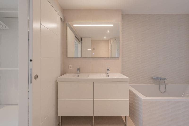 2 Zimmer Apartment zu vermieten in Marbella mit Pool Garage - 3.500 € (Ref: 9803988)