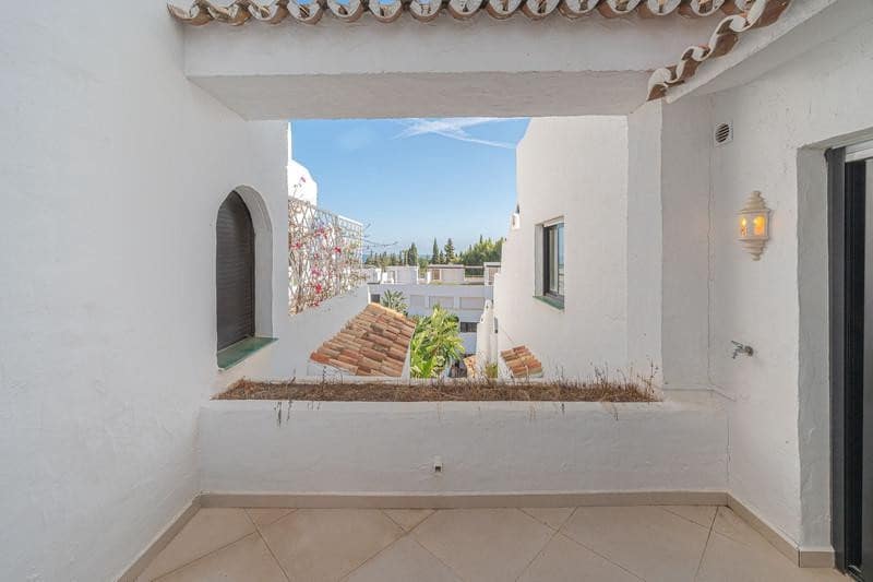 2 Zimmer Apartment zu vermieten in Marbella mit Pool Garage - 3.500 € (Ref: 9803988)