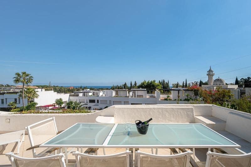 2 Zimmer Apartment zu vermieten in Marbella mit Pool Garage - 3.500 € (Ref: 9803988)