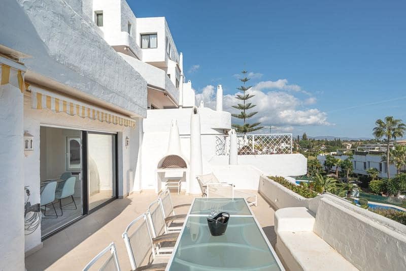 2 Zimmer Apartment zu vermieten in Marbella mit Pool Garage - 3.500 € (Ref: 9803988)