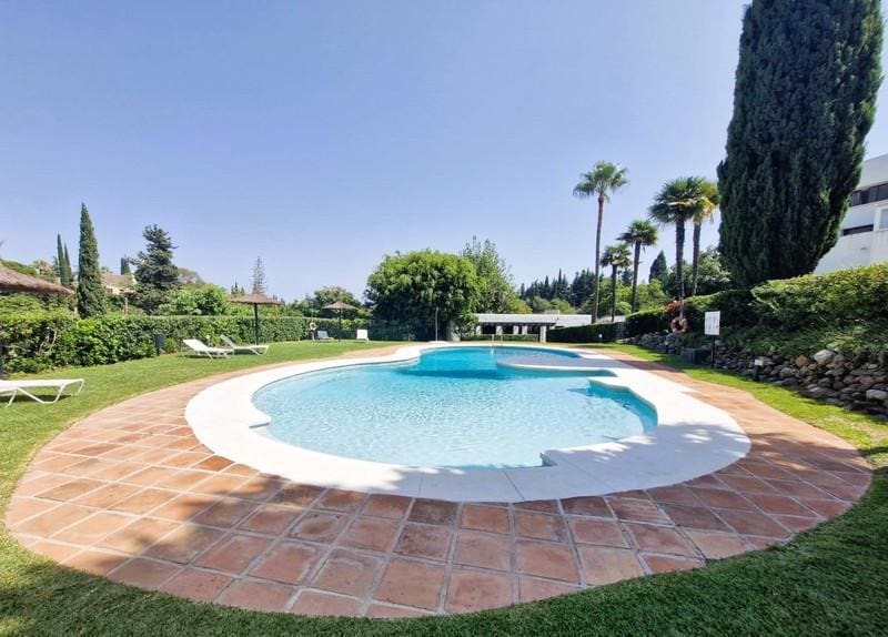 2 Zimmer Apartment zu vermieten in Marbella mit Pool Garage - 3.500 € (Ref: 9803988)