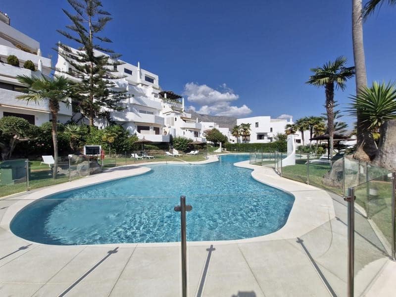 2 Zimmer Apartment zu vermieten in Marbella mit Pool Garage - 3.500 € (Ref: 9803988)
