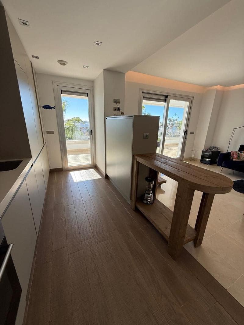 3 makuuhuone Huoneisto vuokrattavana paikassa San Pedro de Alcantara mukana uima-altaan 
autotalli - 3 400 € (Ref: 9803989)