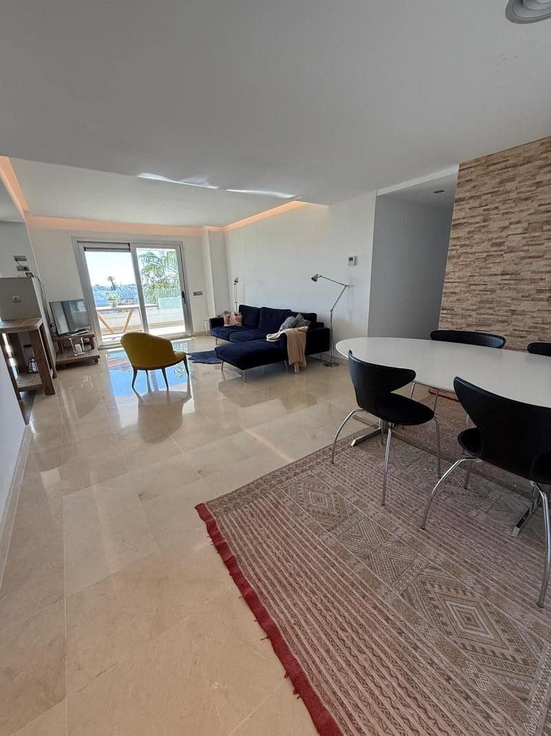 3 makuuhuone Huoneisto vuokrattavana paikassa San Pedro de Alcantara mukana uima-altaan 
autotalli - 3 400 € (Ref: 9803989)