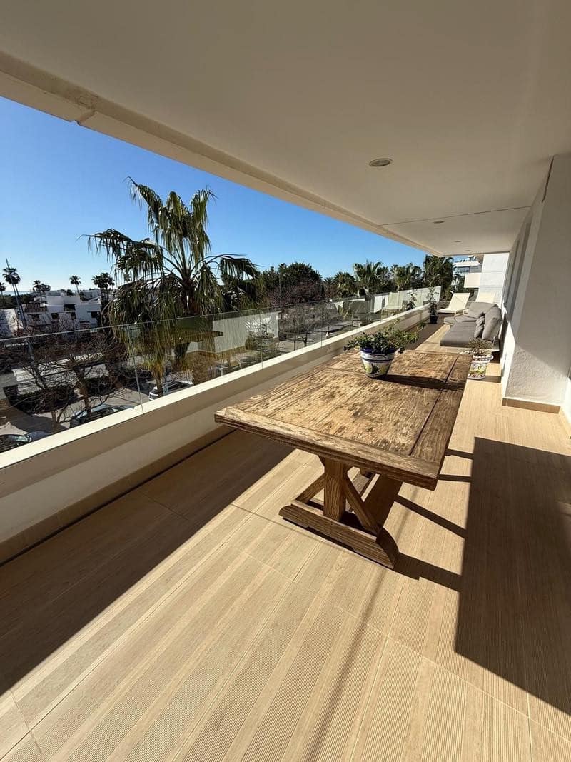 3 makuuhuone Huoneisto vuokrattavana paikassa San Pedro de Alcantara mukana uima-altaan 
autotalli - 3 400 € (Ref: 9803989)