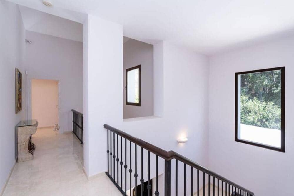 4 bedroom Villa for sale in Benahavis with pool garage - € 1,795,000 (Ref: 9803990)