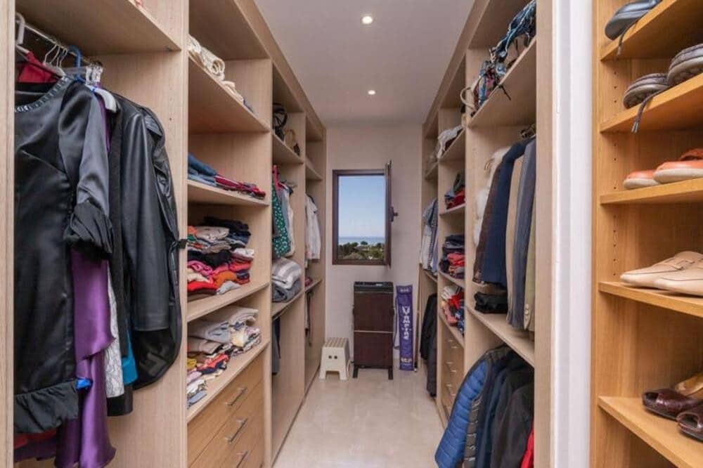 4 bedroom Villa for sale in Benahavis with pool garage - € 1,795,000 (Ref: 9803990)