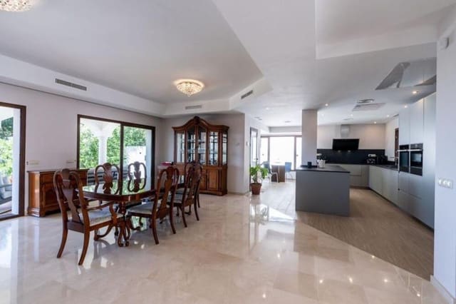 4 bedroom Villa for sale in Montemayor - Marbella Club, Benahavís with pool garage - € 1,795,000 (Ref: 9803990)