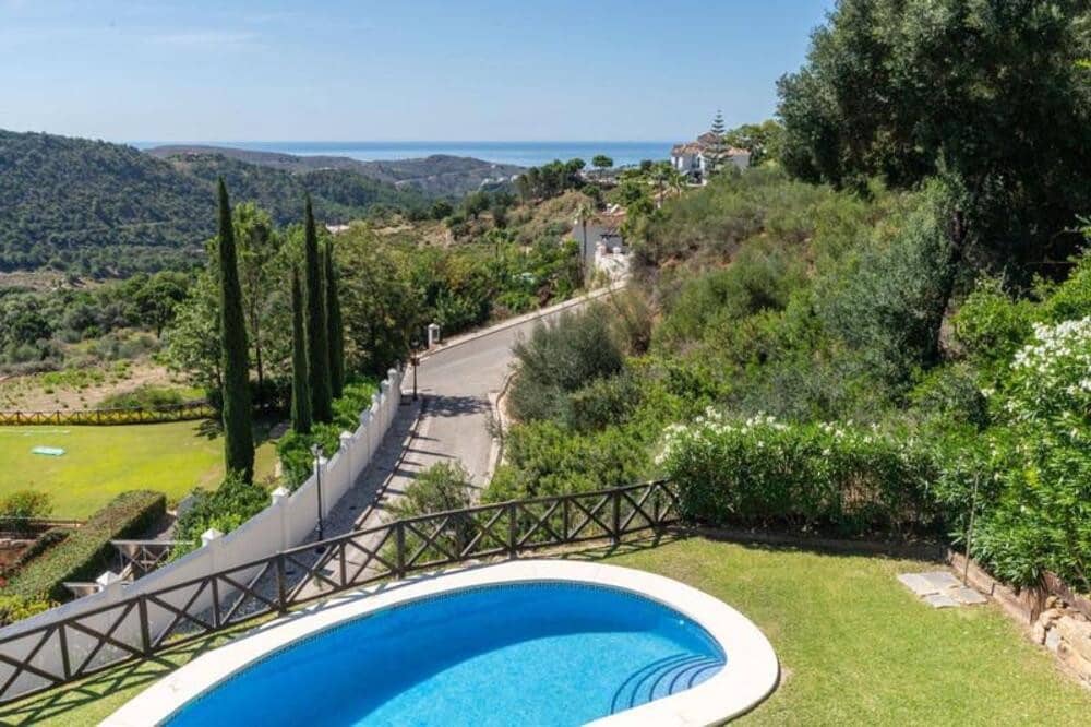 4 bedroom Villa for sale in Benahavis with pool garage - € 1,795,000 (Ref: 9803990)