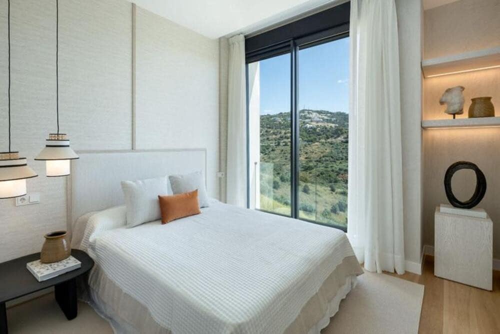 4 bedroom Semi-detached Villa for sale in Marbella with pool garage - € 1,295,000 (Ref: 9803991)