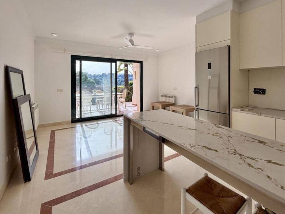 Apartamento de 3 habitaciones en Marbella en alquiler con piscina garaje - 3.000 € (Ref: 9803992)