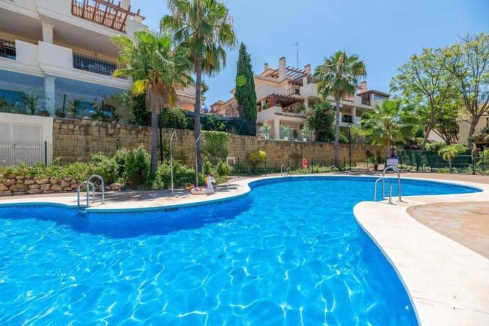 Apartamento de 3 habitaciones en Marbella en alquiler con piscina garaje - 3.000 € (Ref: 9803992)