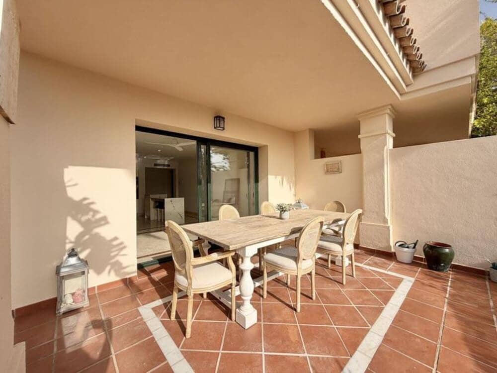 Apartamento de 3 habitaciones en Marbella en alquiler con piscina garaje - 3.000 € (Ref: 9803992)