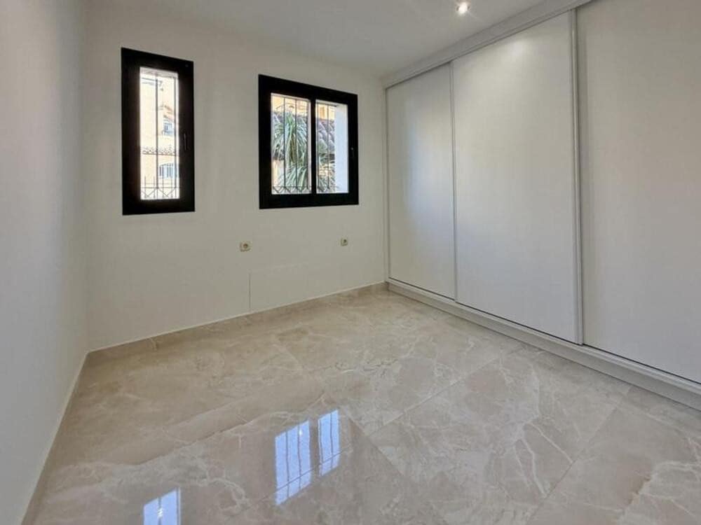 Apartamento de 3 habitaciones en Marbella en alquiler con piscina garaje - 3.000 € (Ref: 9803992)