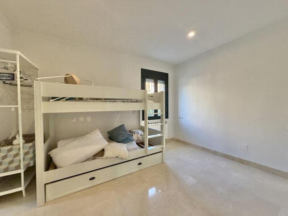 Apartamento de 3 habitaciones en Marbella en alquiler con piscina garaje - 3.000 € (Ref: 9803992)