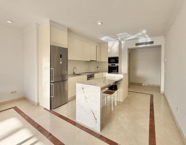 Apartamento de 3 habitaciones en Aloha Golf, Marbella en alquiler con piscina garaje - 3.000 € (Ref: 9803992)