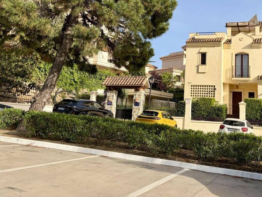 3 bedroom Apartment for rent in Marbella with pool garage - € 3,000 (Ref: 9803992)
