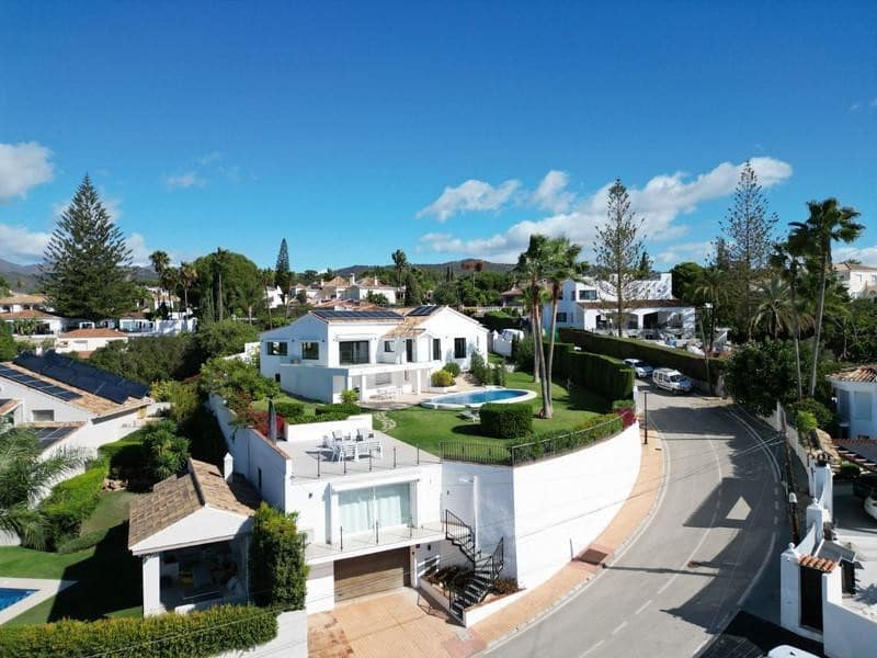 4 Zimmer Villa zu vermieten in Marbella mit Pool Garage - 11.000 € (Ref: 9805950)