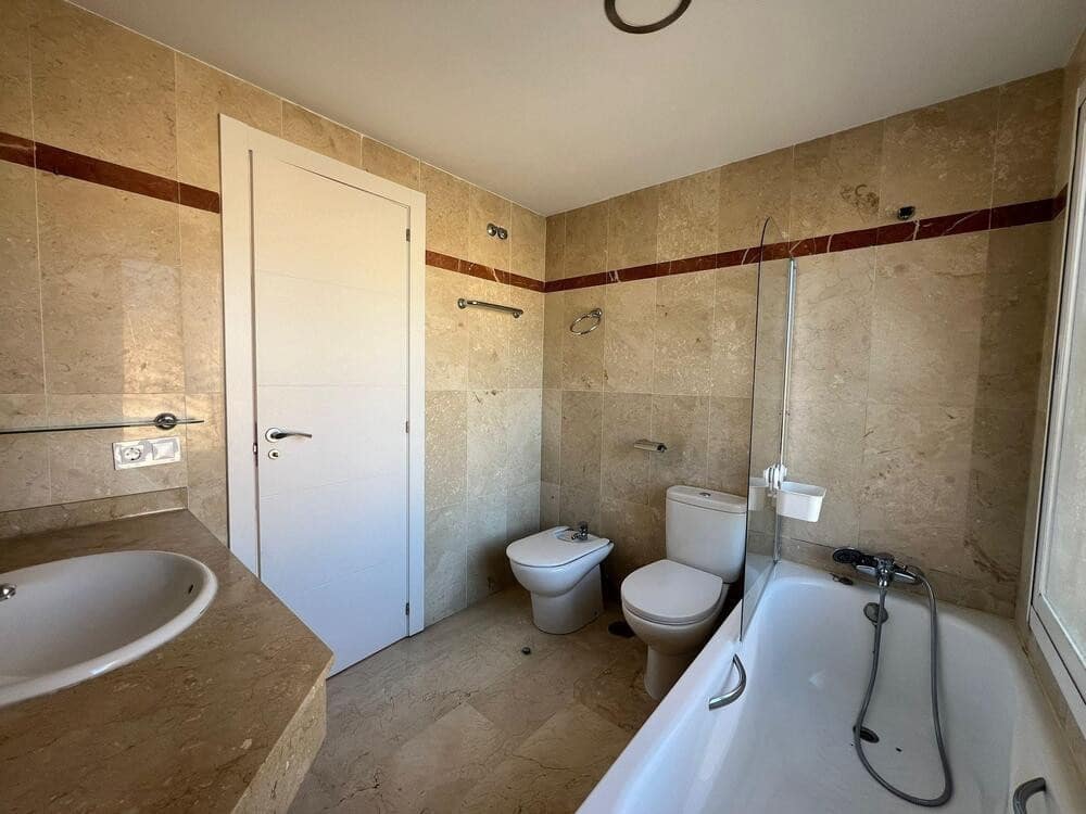 3 slaapkamer Huis te huur in Marbella met zwembad garage - € 2.500 (Ref: 9805952)