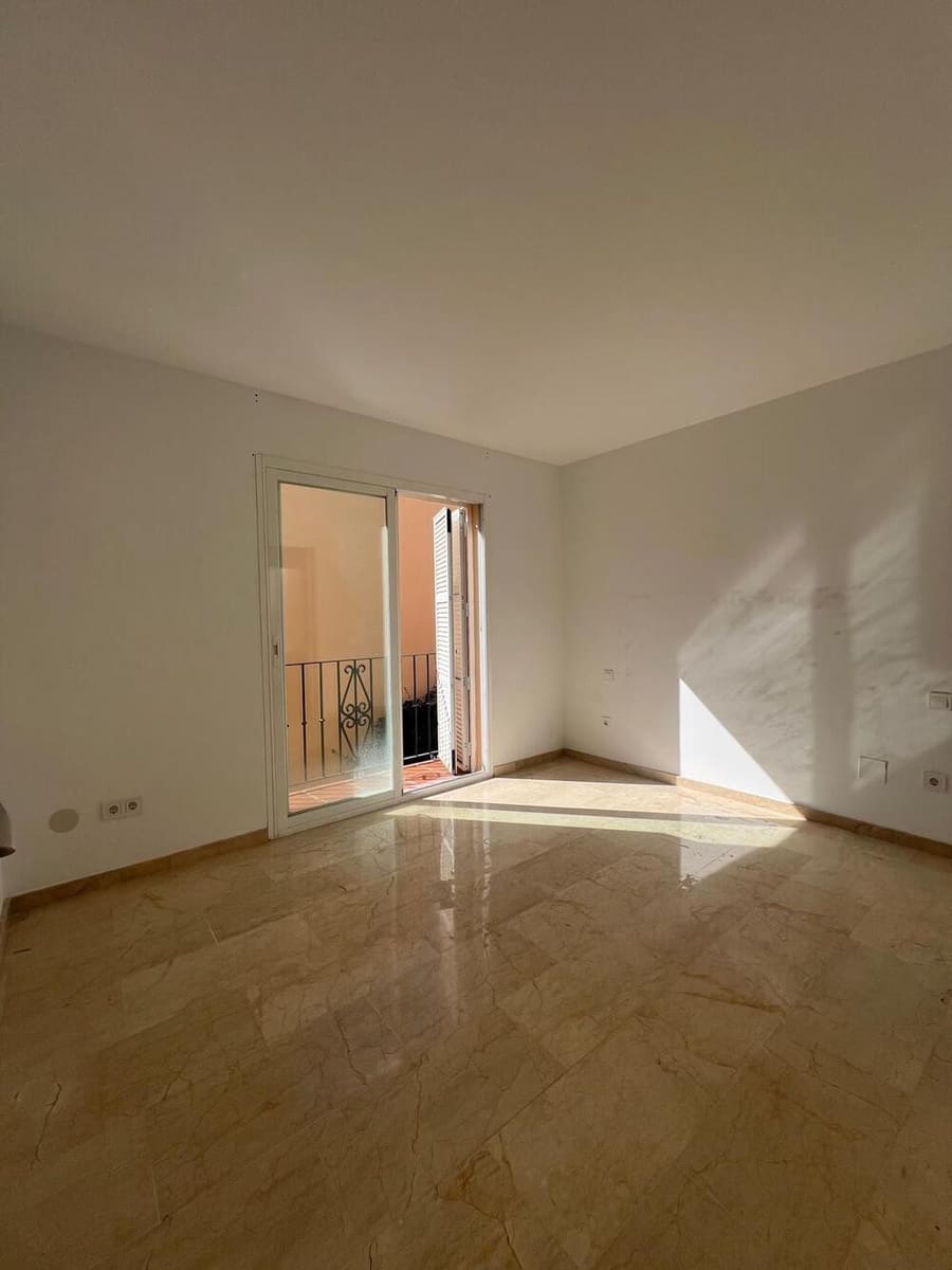 3 slaapkamer Huis te huur in Marbella met zwembad garage - € 2.500 (Ref: 9805952)